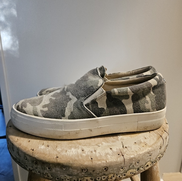 Steve Madden Camo Gills Platform Slip On Sneakers 8.5 - Picture 3 of 5